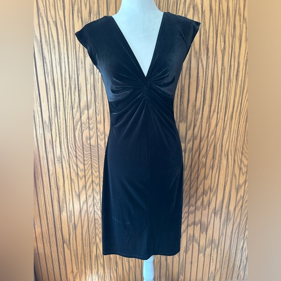 London Times Dresses & Skirts - London times black cocktail velvet dress size 8